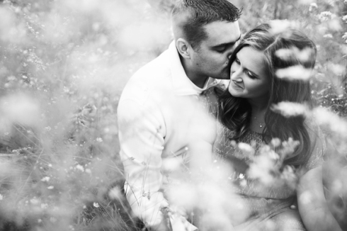 romantic enagement photo session kissing outdoor
